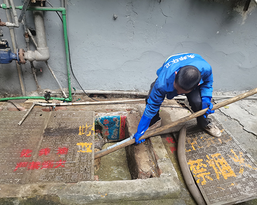 思礼镇清掏化粪池