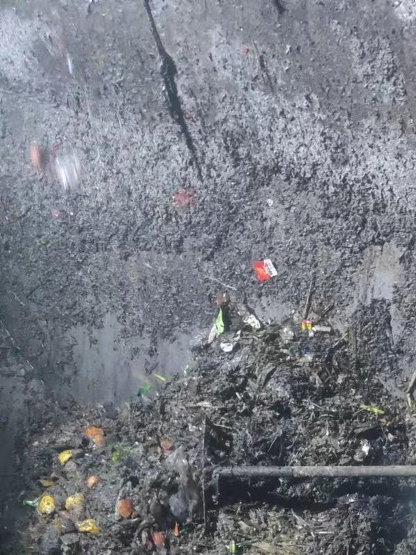 思礼镇污水池清理